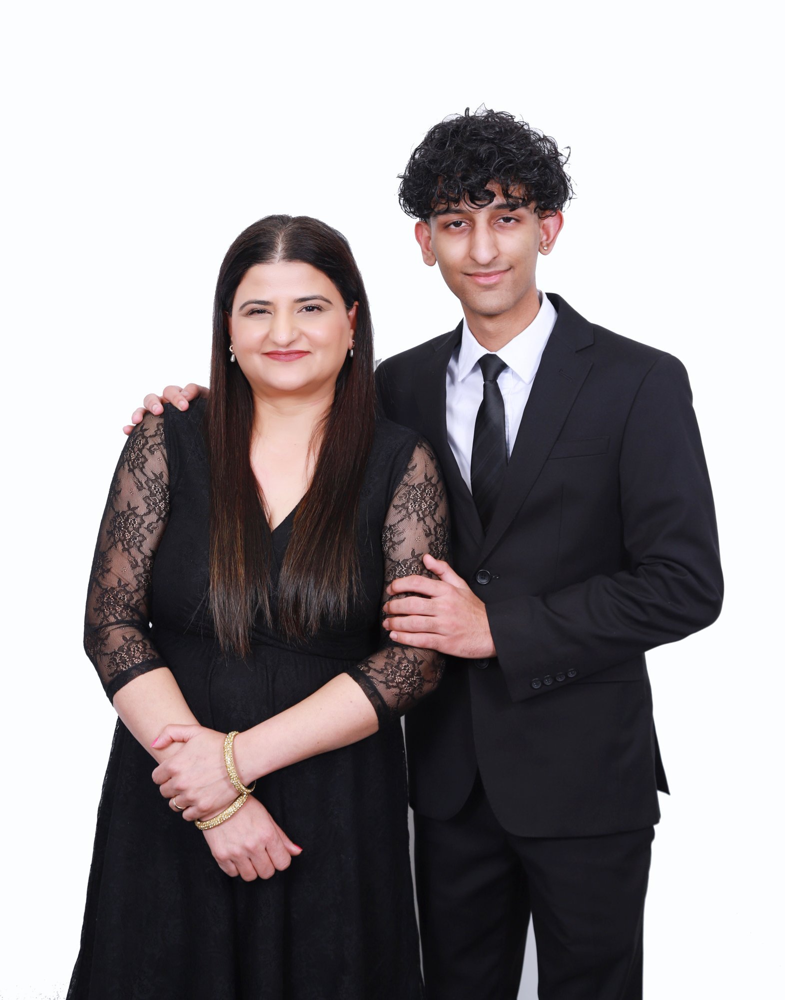 media-AF1QipOAOAuckqy87red-MsvMJl7CMb3RbEVM8ba